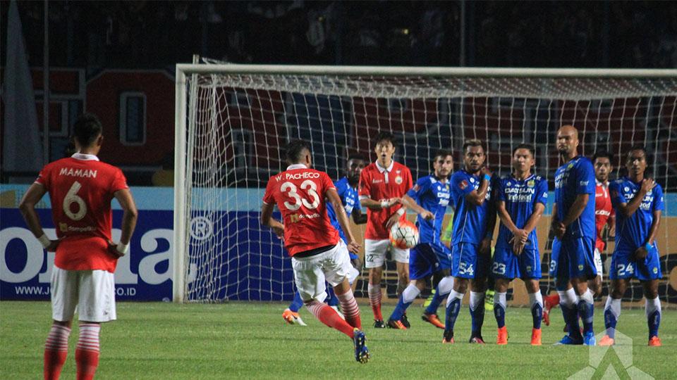 Persija Jakarta vs Persib Bandung. - INDOSPORT